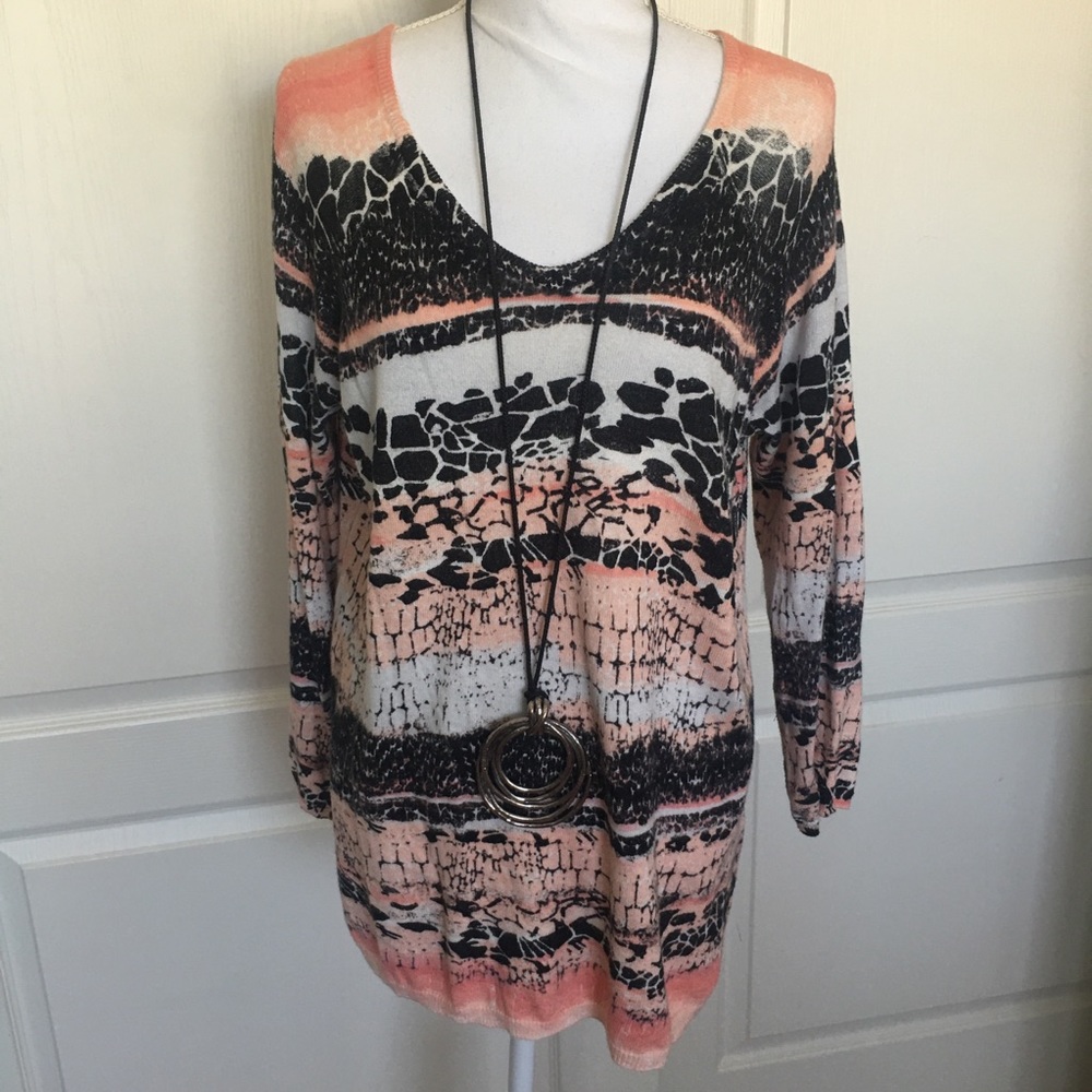 NWOT Dana Buchman lightweight V-neck top